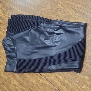NWT, fabletics leggings (Khloe's colab) Black,WomensXL.